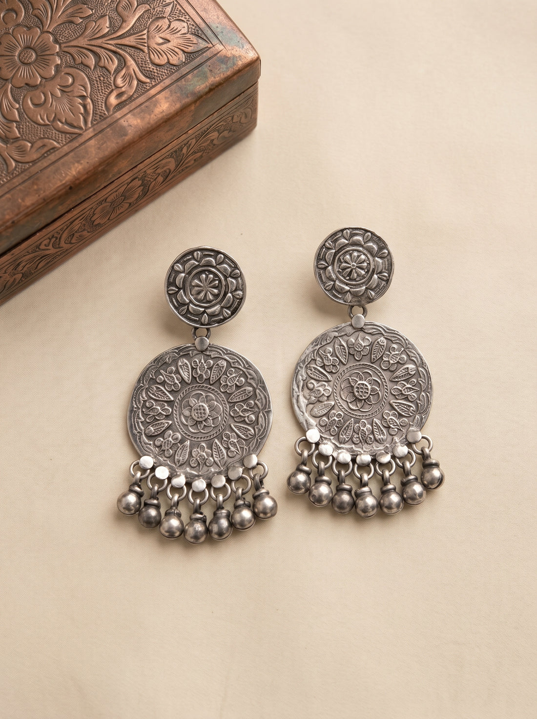 Gol Guldasta Earrings