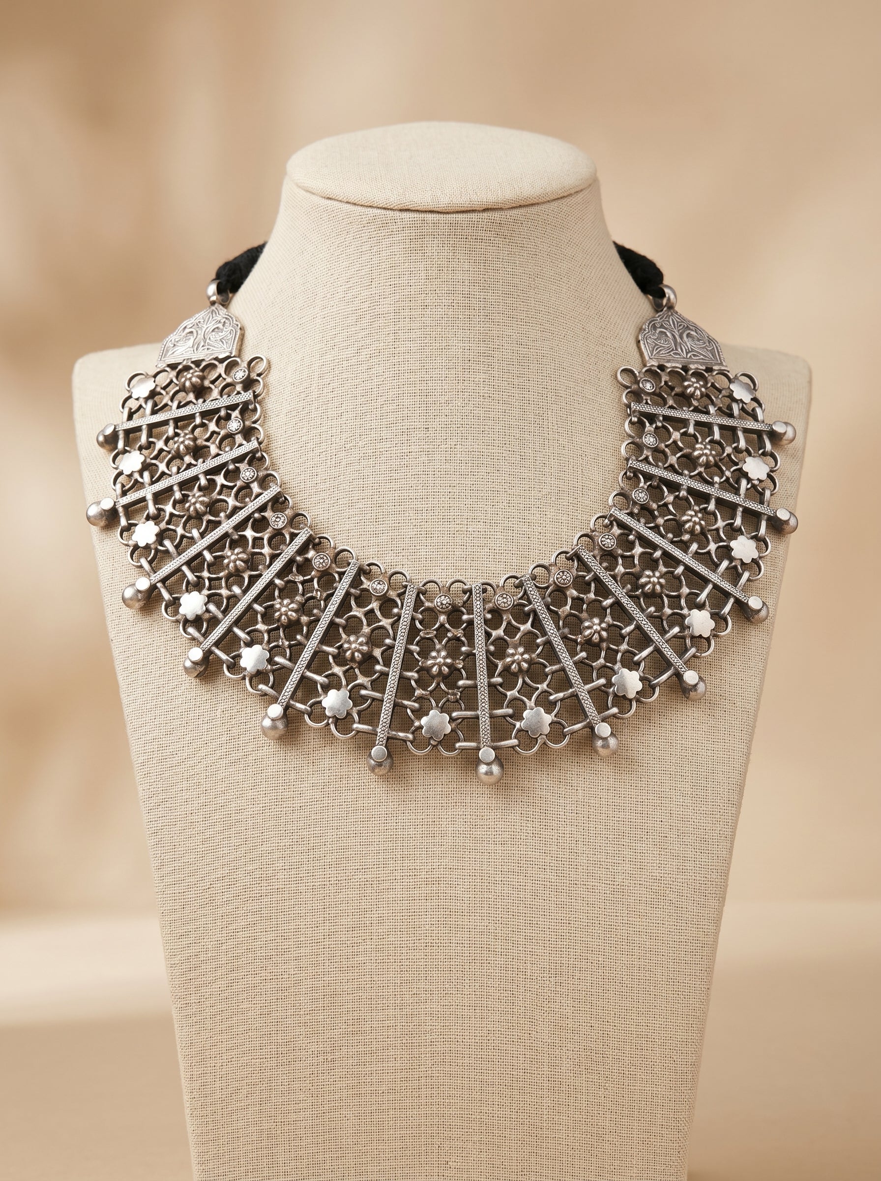 Jaal Phool Necklace